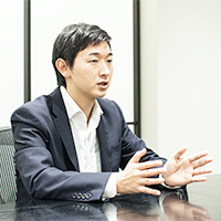 シニアアソシエイト 榎戸 貴史