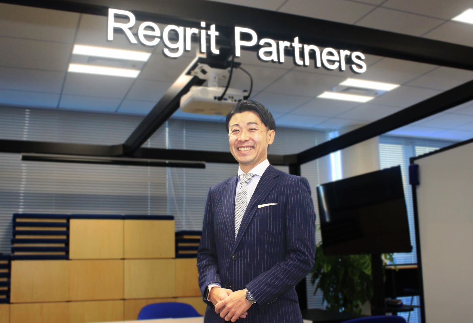 Regrit Partners 執行役員/Director 袴田智博様 インタビュー／コンサルティングと自社の組織づくり・新規事業開発を兼務できる「コンサルティング＋1」の仕組・事例に迫る
