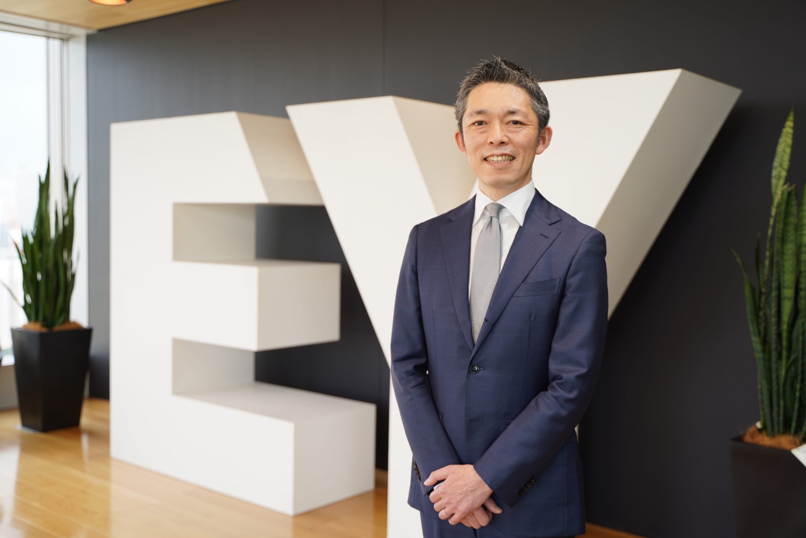 EYストラテジー・アンド・コンサルティング トランスフォーメーションデザイン&デリバリー（TDD）パートナー 中村 宏様インタビュー／全社戦略から始まる一気通貫の構造改革プロジェクトを展開