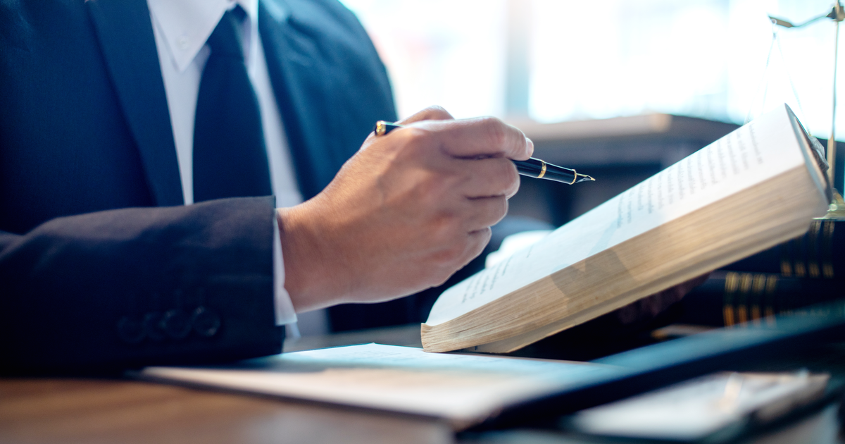 【投資銀行の必読書】在籍者に訊く実際に役立った本とは