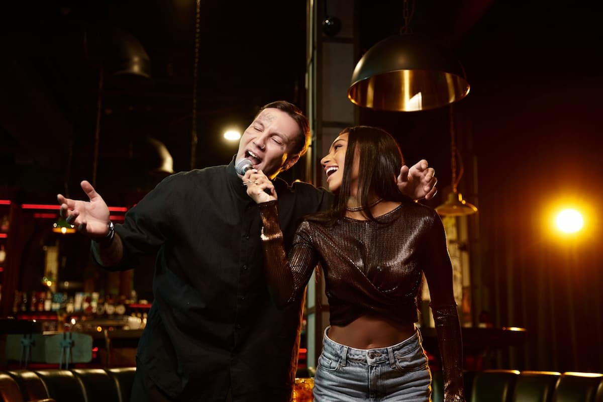 ケース面接の代表的なパターンと例題・解答【現状の利益把握と利益拡大策②＜カラオケの利益拡大＞】